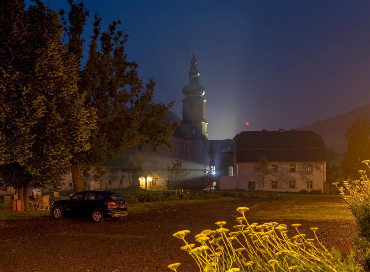 Zamek Sarny - Schloss Scharfeneck Kłodzko Exterior foto